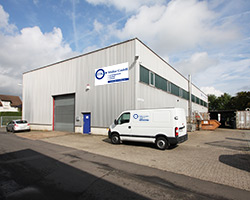 Aussenansicht der Produktionshalle Aussenansicht der Produktionshalle